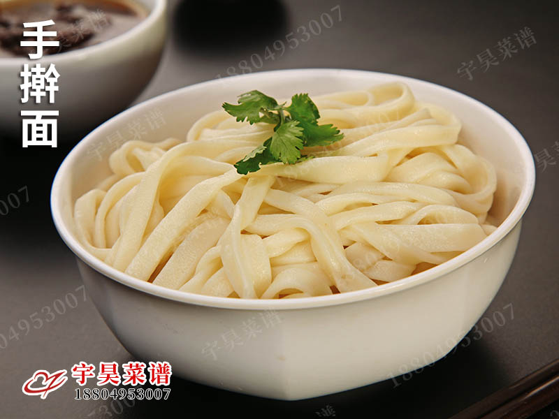 手（shǒu）擀麵